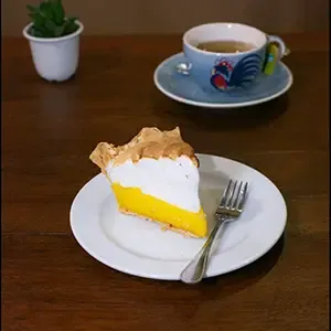 Lemon meringue pie by cafe de thaan aoan