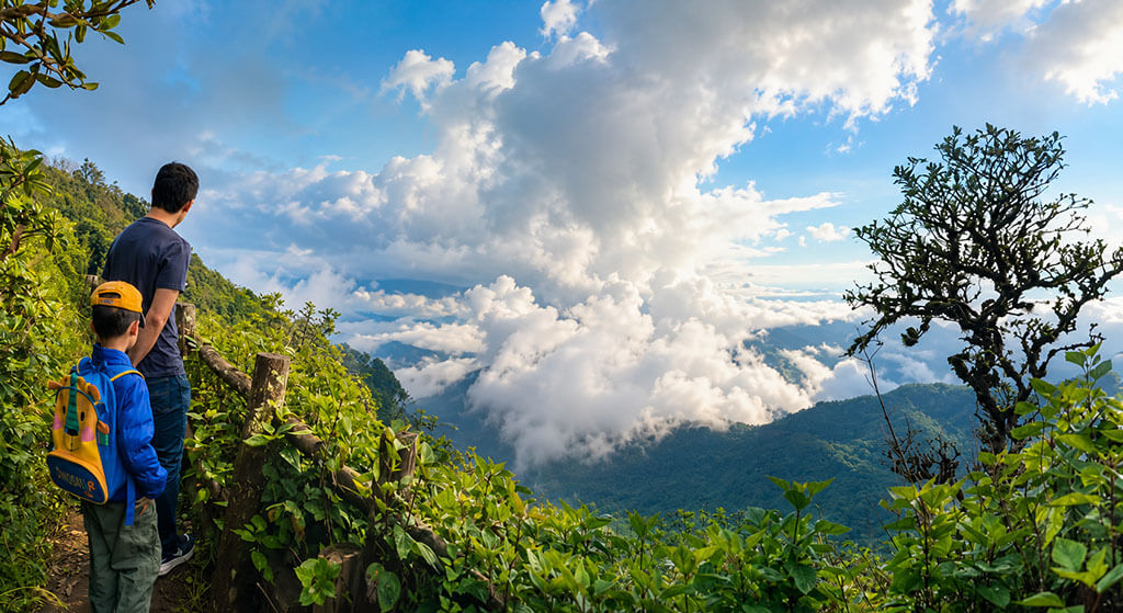 กิ่วแม่ปาน Kew Mae Pan Nature Trail viewpoint on Doi Inthanon